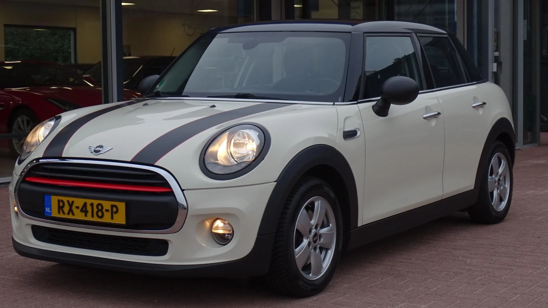 Hoofdafbeelding MINI One
