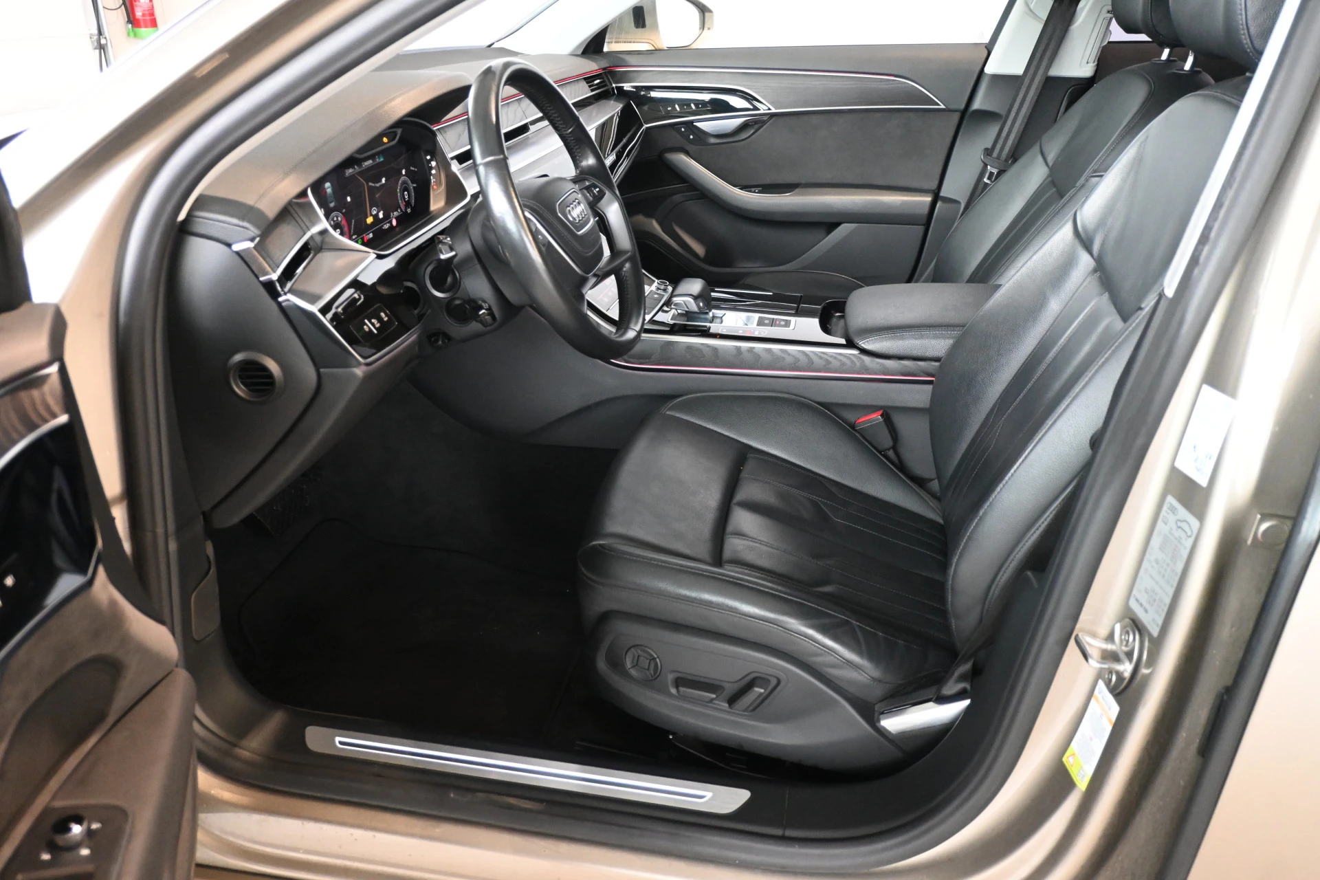 Hoofdafbeelding Audi A8