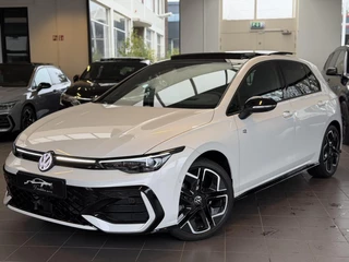 Hoofdafbeelding Volkswagen Golf Volkswagen Golf 1.5 R Line Pano / 360 / H&K / Trekhaak