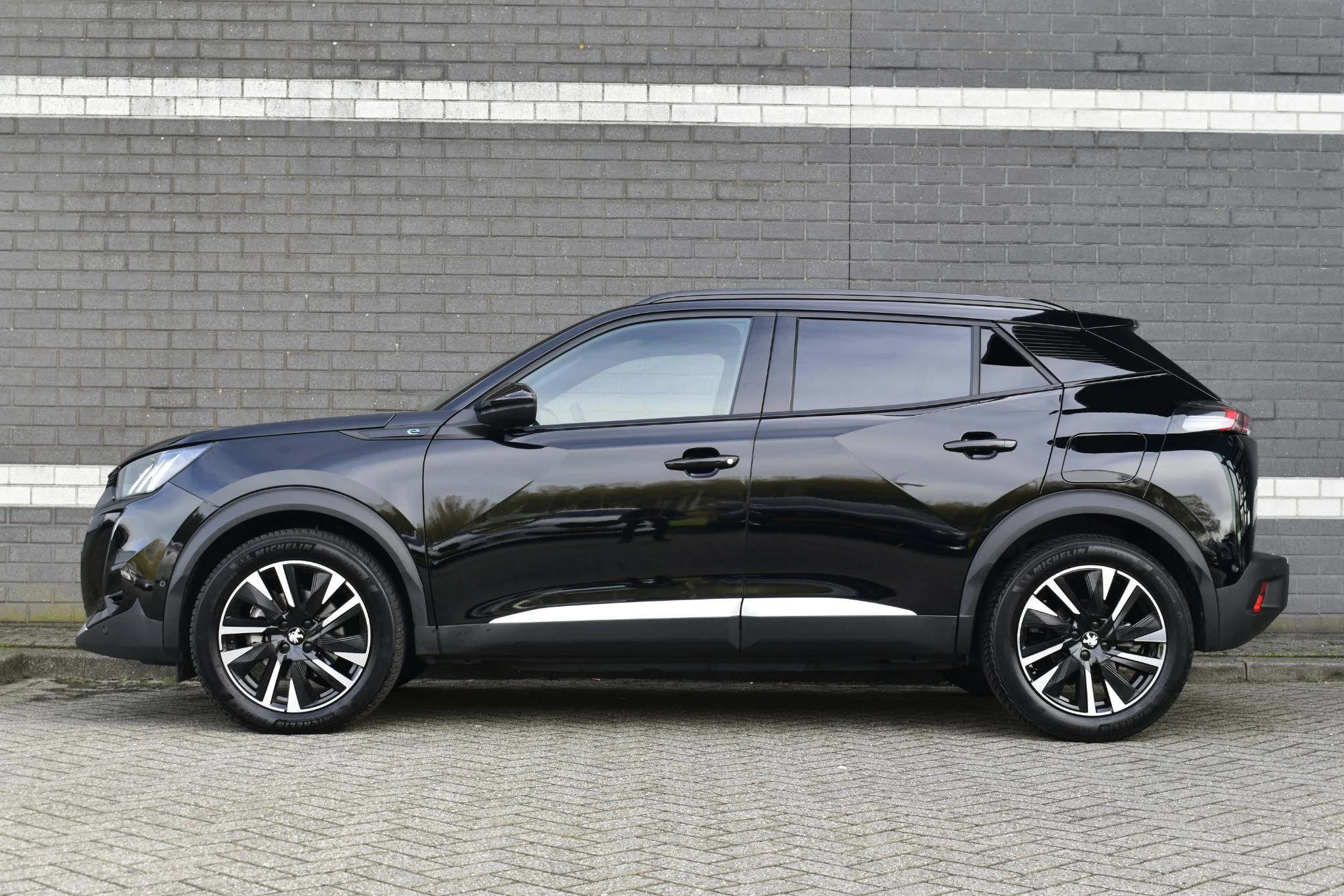 Hoofdafbeelding Peugeot e-2008