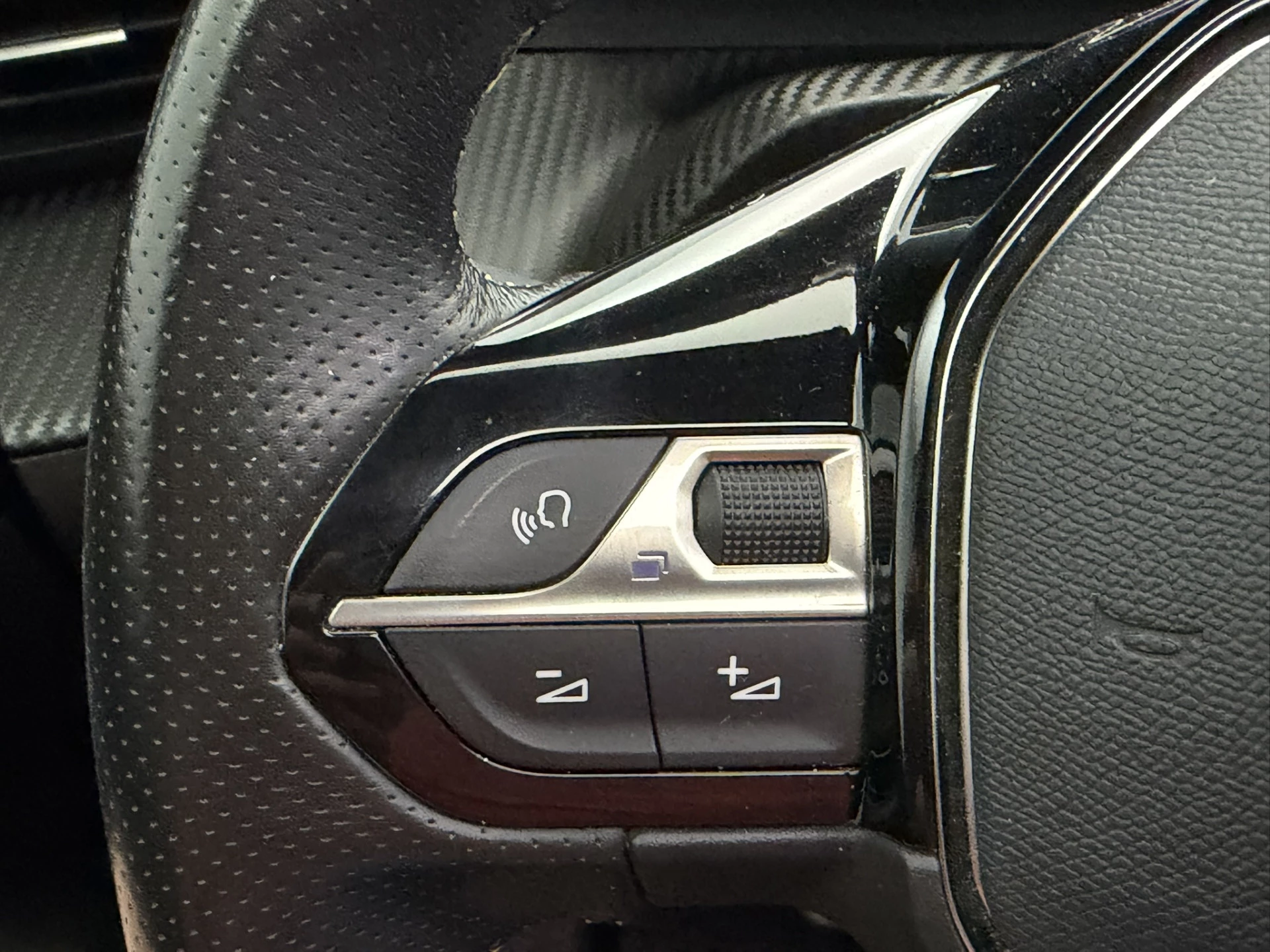 Hoofdafbeelding Peugeot e-2008