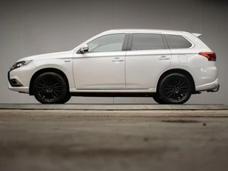 Hoofdafbeelding Mitsubishi Outlander Sport Mitsubishi Outlander 2.4 PHEV Instyle+ Sport (PANORAMADAK,APPLE CARPLAY,NAVI,STOEL/STUURVERWARMING,360VIEW,KEYLESS,LED,CRUISE,DAB)