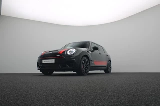 MINI Clubman JCW ALL4 Chili Chili + Serious Business + Comfort Access + Visibility Package + Panoramadak + Elektrisch Verstelbare Voorstoelen + Head-Up Display + Harman Kardon + 19''