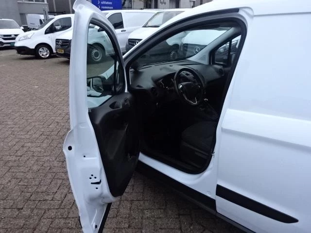 Hoofdafbeelding Ford Transit Courier