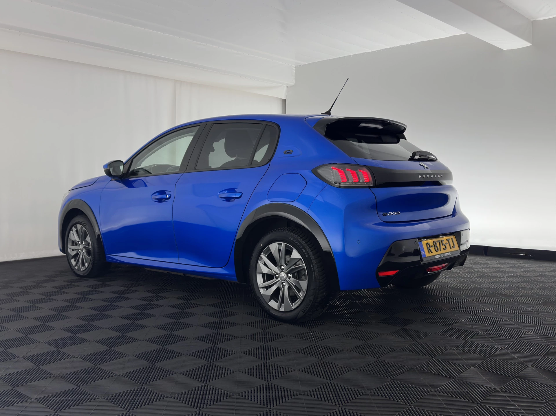 Hoofdafbeelding Peugeot e-208