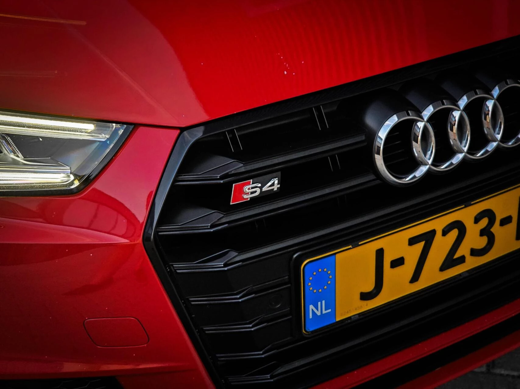 Hoofdafbeelding Audi S4