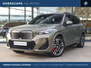 BMW iX1 eDrive20 M Sport / Panoramadak / Sportstoelen / M Adaptief onderstel / Achteruitrijcamera / Comfort Access / Adaptieve LED / Stoelverwarming