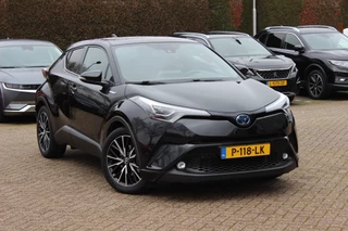 Toyota C-HR 1.8 Hybrid Executive / Trekhaak / Bruin leder / Camera / 18 inch / Led Koplampen / Stoelverwarming