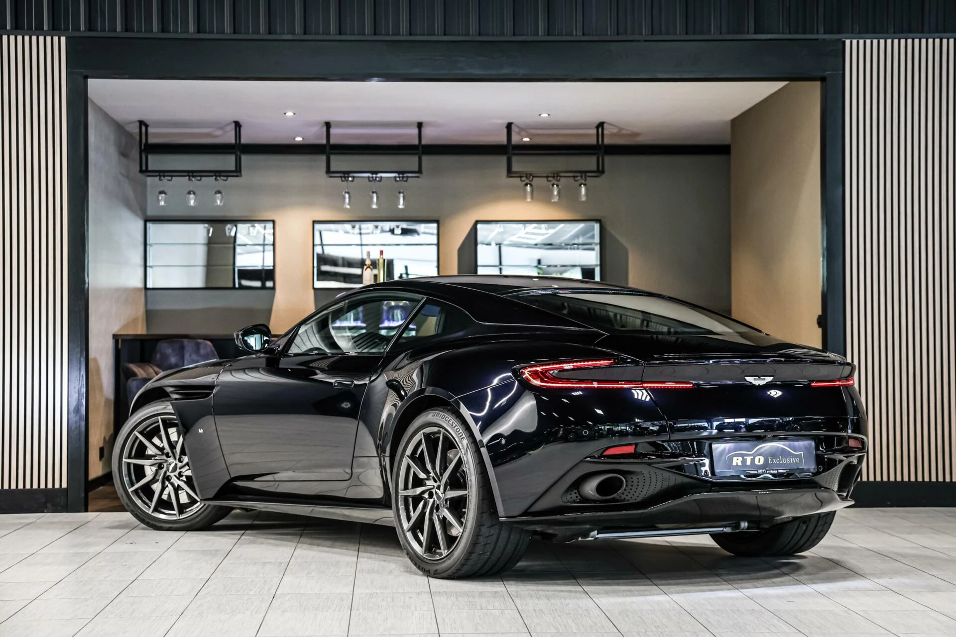 Hoofdafbeelding Aston Martin DB11