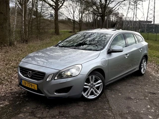 Hoofdafbeelding Volvo V60 Volvo V60 2.4 D6 AWD Pano / Camera / Leder ☑️