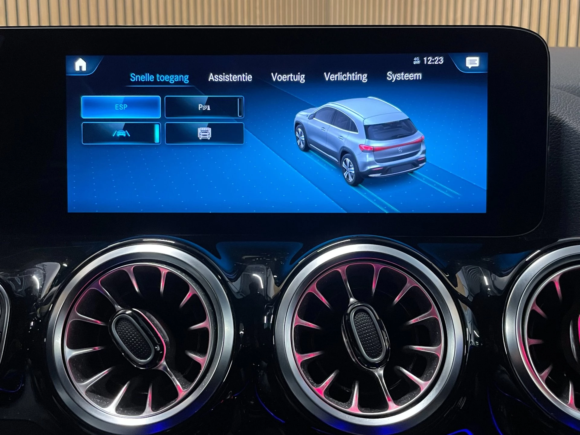 Hoofdafbeelding Mercedes-Benz EQA