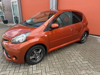 Toyota Aygo 1.0 VVT-i Dynamic Orange 5 DEURS APK -AIRCO