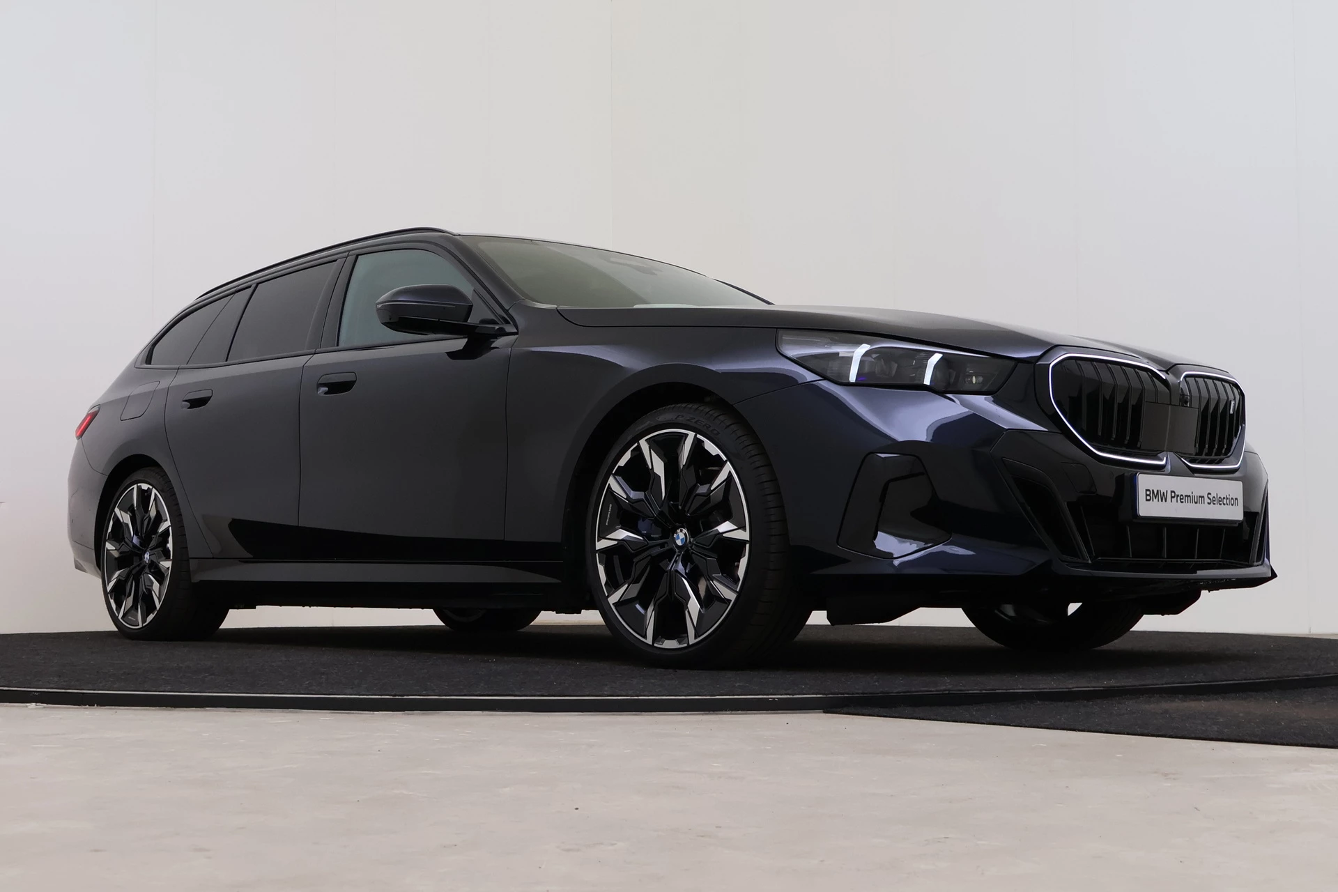 Hoofdafbeelding BMW i5