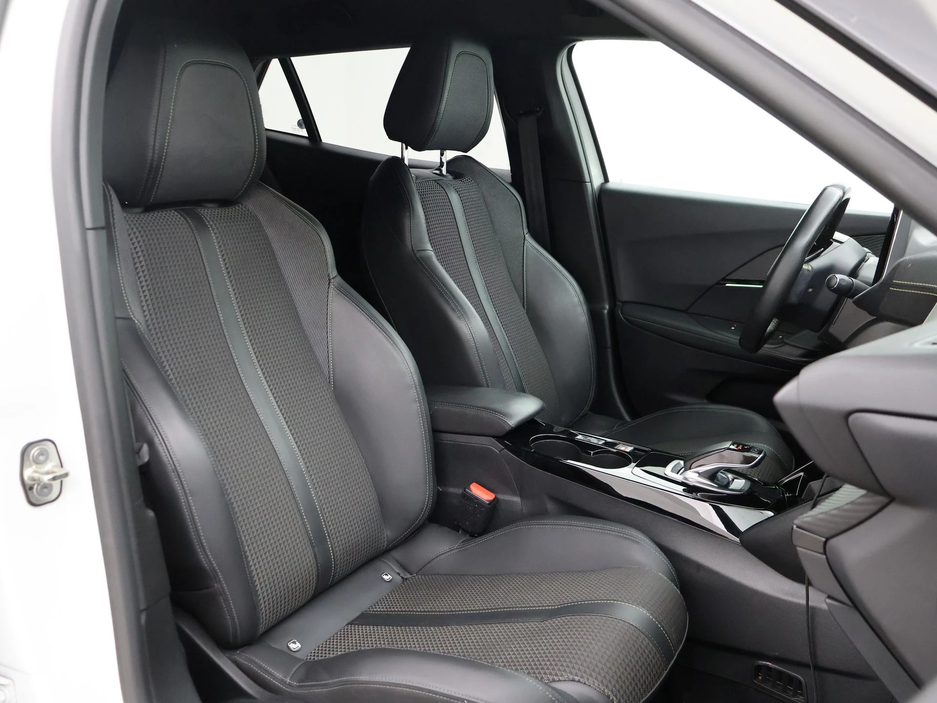 Hoofdafbeelding Peugeot e-2008