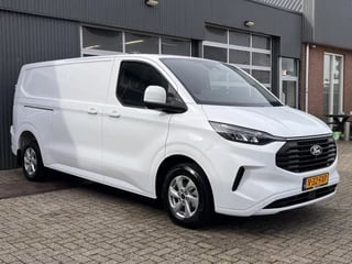 Ford Transit Custom 2.0 TDCI 136pk L2H1 Limited Airco Cruise controle Trekhaak 2500kg Stoelverwarming Stuurverwarming Apple carplay Navigatiesysteem Camera Parkeersensoren Betimmering Euro 6