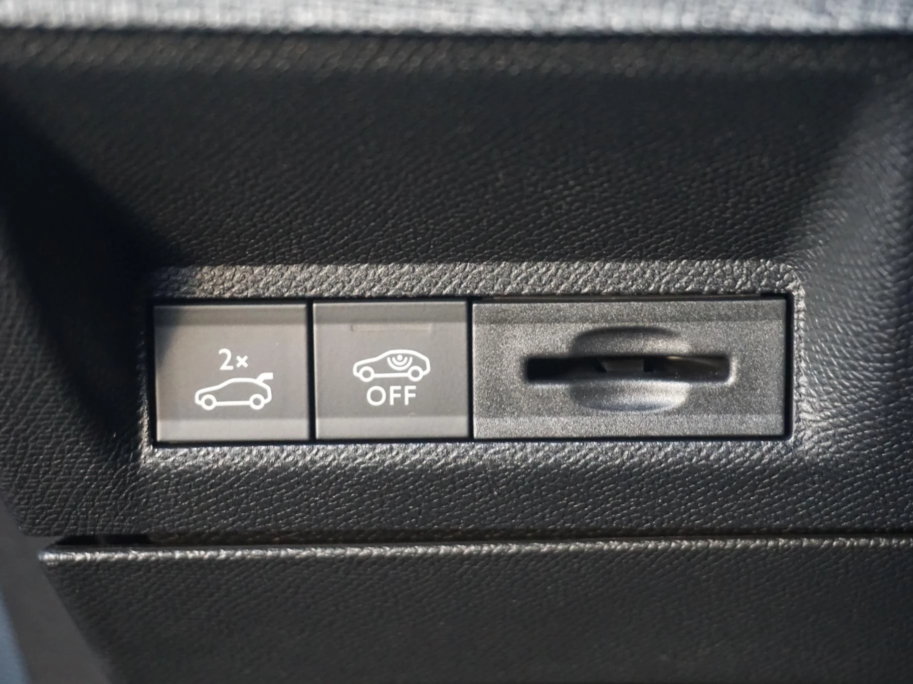 Hoofdafbeelding Peugeot e-3008