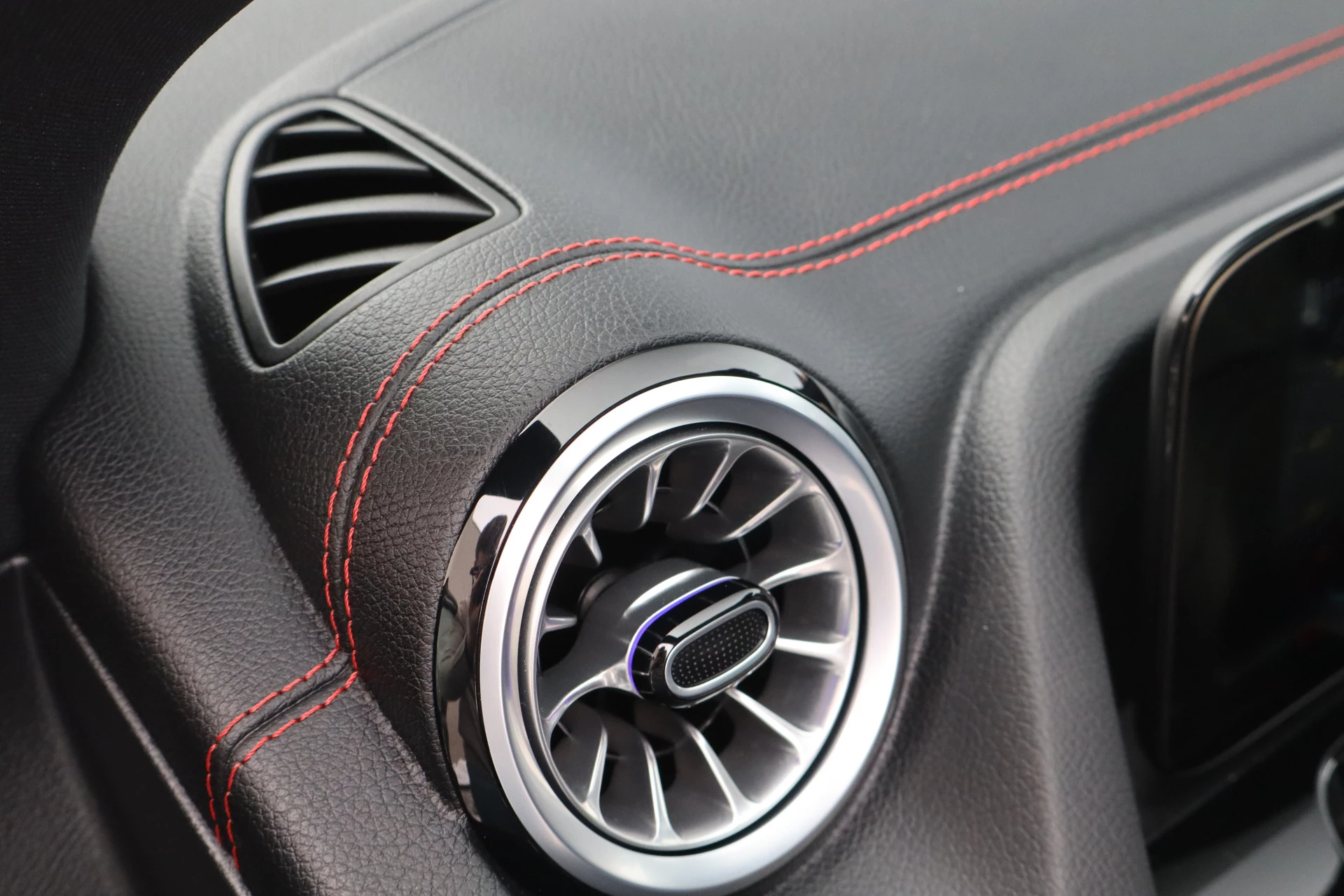 Hoofdafbeelding Mercedes-Benz EQA