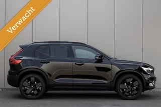Hoofdafbeelding Volvo XC40 Volvo XC40 | B4 Ultra Dark|Black Edition |FULL OPTION|360° Camera|Panoramadak|MY 2026|