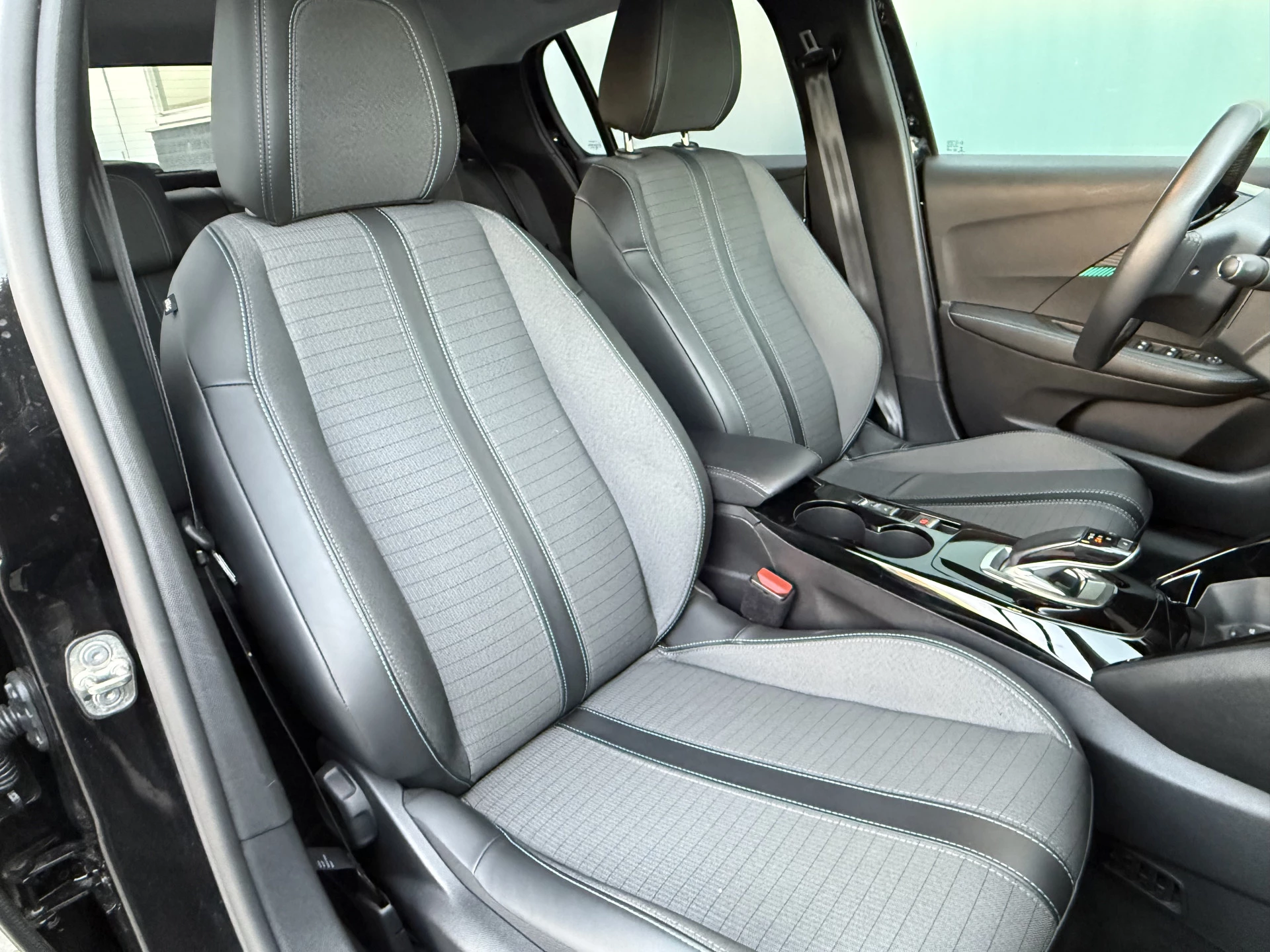 Hoofdafbeelding Peugeot e-208