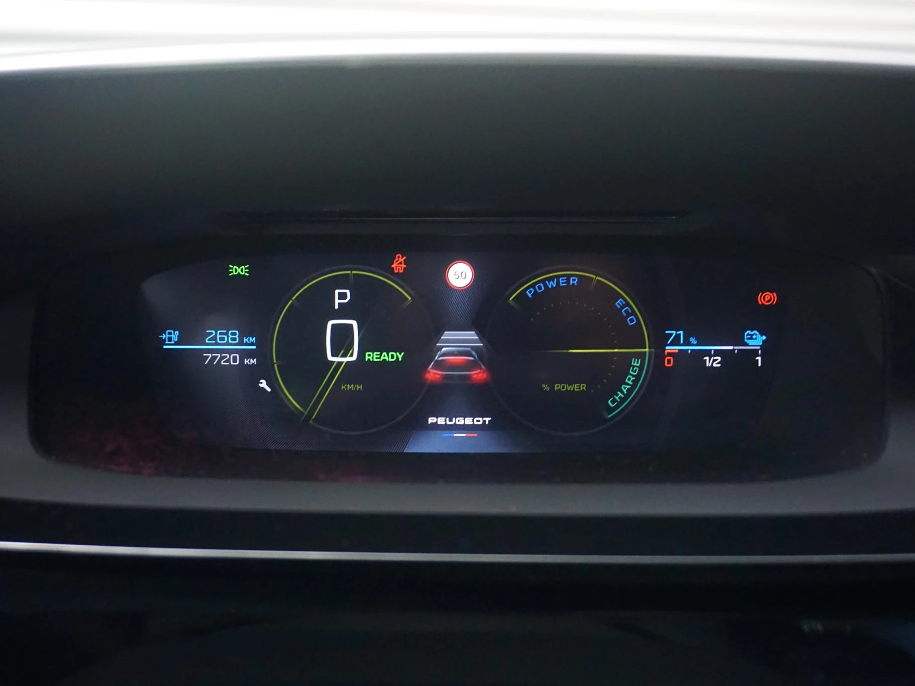 Hoofdafbeelding Peugeot e-308