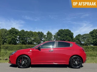 Hoofdafbeelding Alfa Romeo Giulietta Alfa Romeo Giulietta 1.750 TBI QV, 240pk, kuipstoelen!!