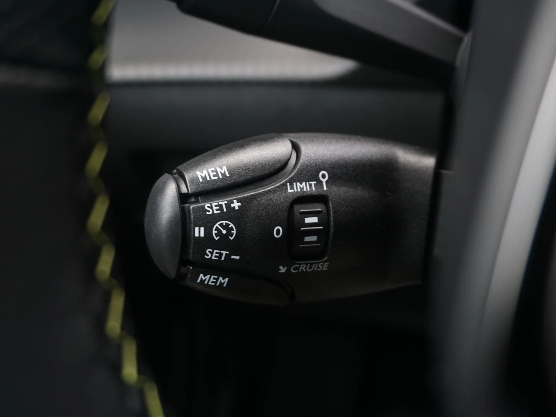 Hoofdafbeelding Peugeot e-2008