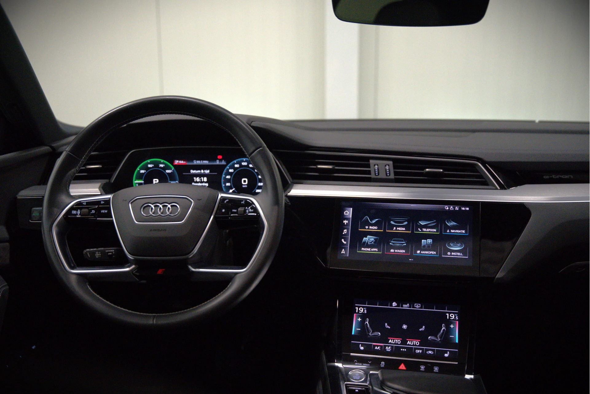 Hoofdafbeelding Audi e-tron