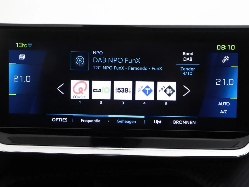 Hoofdafbeelding Peugeot e-2008