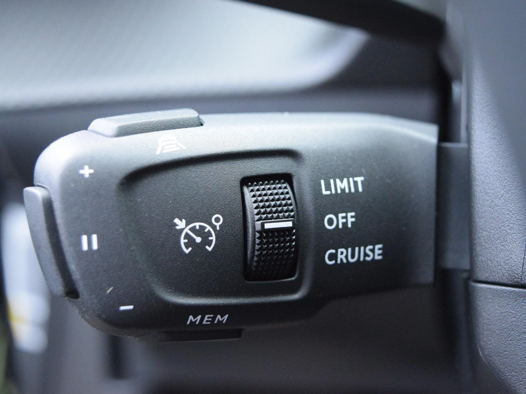 Hoofdafbeelding Peugeot e-2008