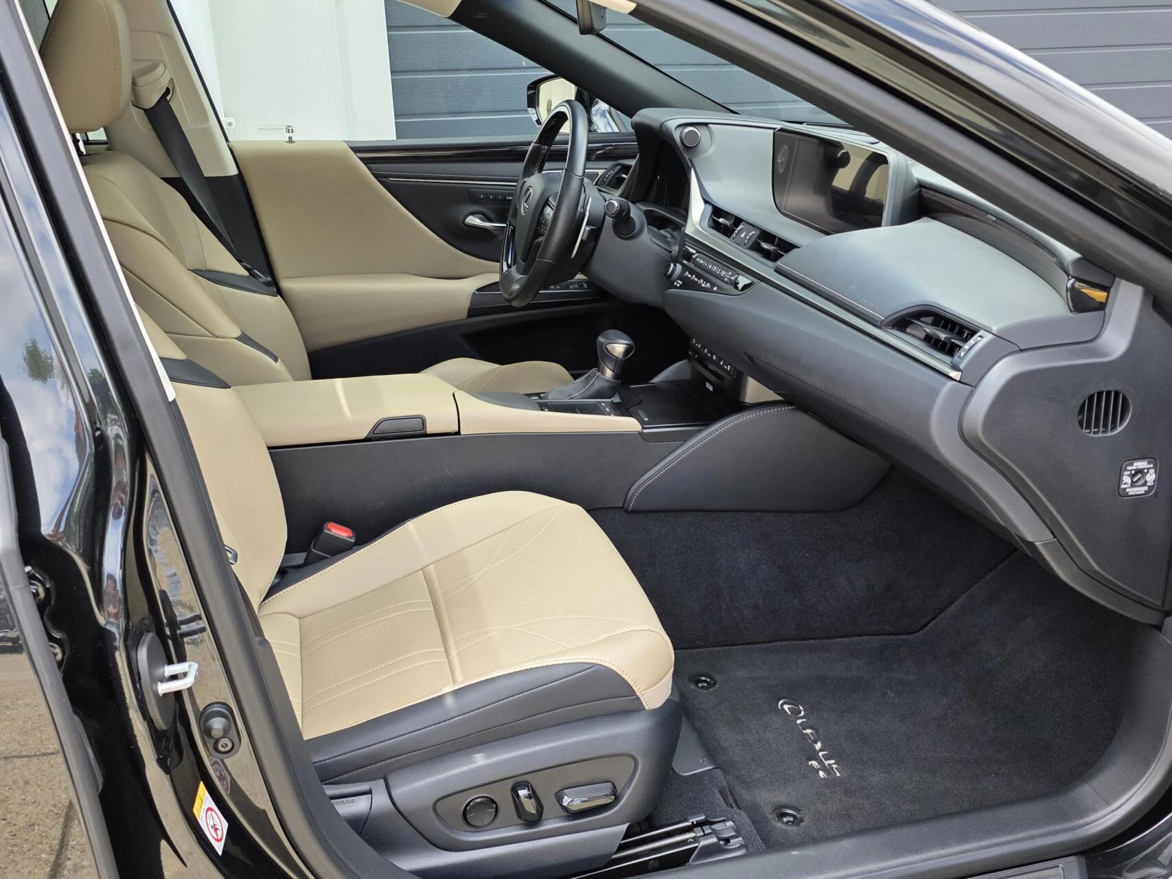 Hoofdafbeelding Lexus ES