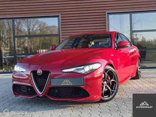 Alfa Romeo Giulia 2.0T Super 1e eigenaar Kleppensysteem|Bi Xenon| Camera|Cruise Controle|Navigatie| Unieke Kleur| auto is werkelijk in topstaat!