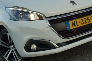 Peugeot 208 1.2 PureTech 110pk GT-line - Blanc Nacré - Panoramadak - Lekker Sportief