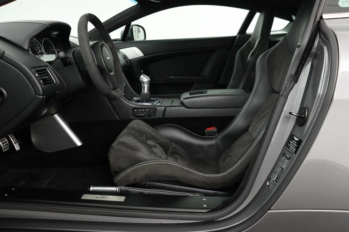 Hoofdafbeelding Aston Martin V12 Vantage