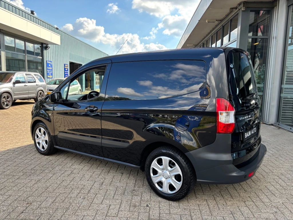 Hoofdafbeelding Ford Transit Courier