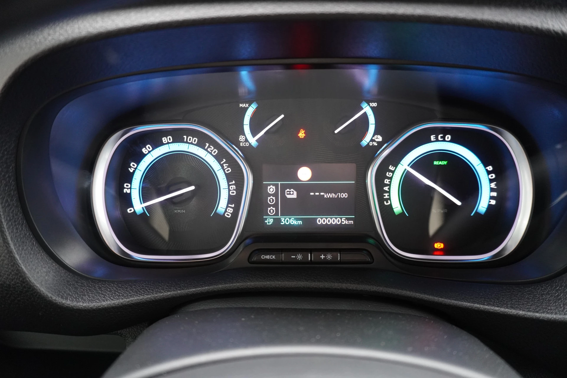 Hoofdafbeelding Peugeot e-Expert