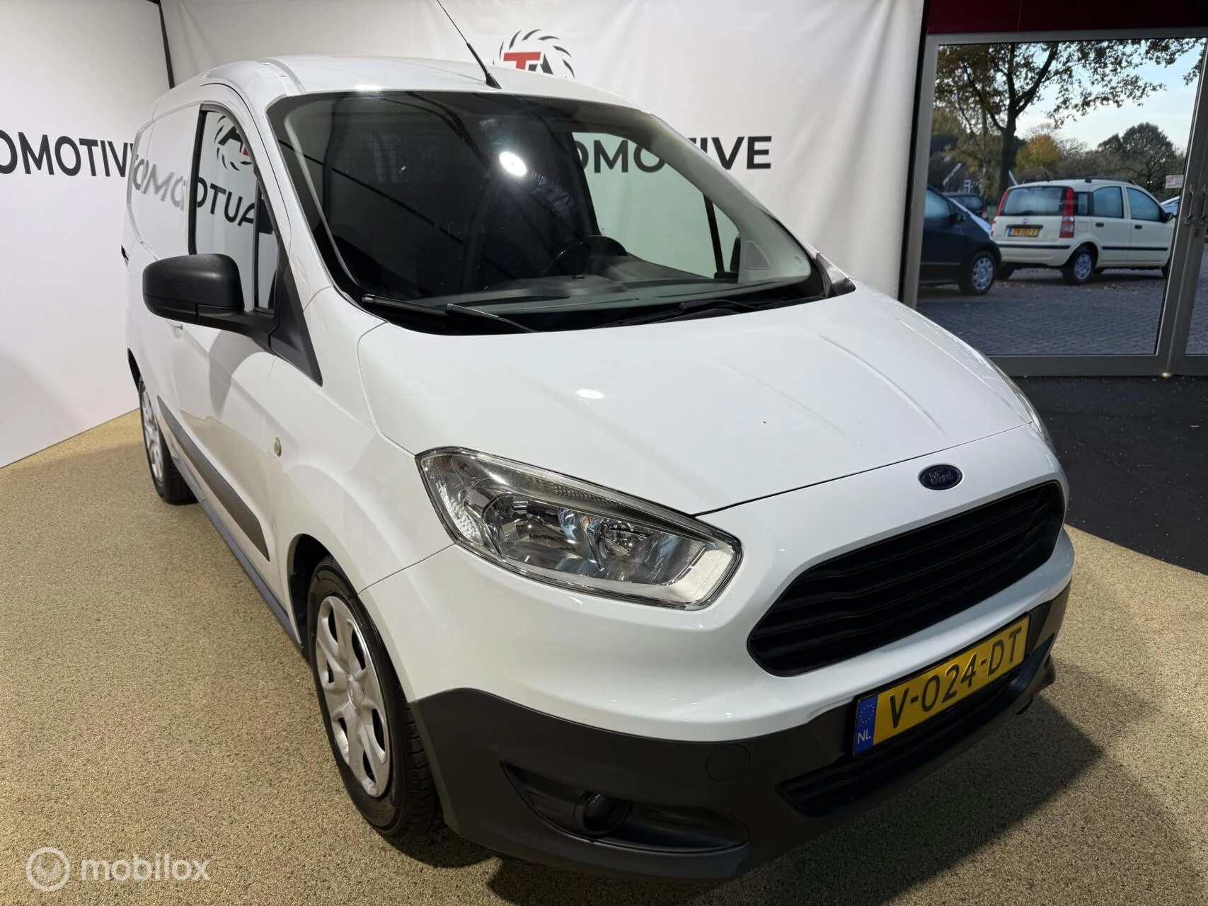Hoofdafbeelding Ford Transit Courier