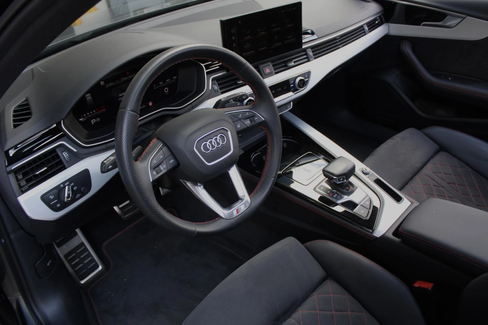 Hoofdafbeelding Audi A4