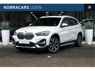BMW X1 sDrive20i High Executive xLine Automaat / Panoramadak / Trekhaak / Sportstoelen / Achteruitrijcamera / LED / Head-Up / Stoelverwarming