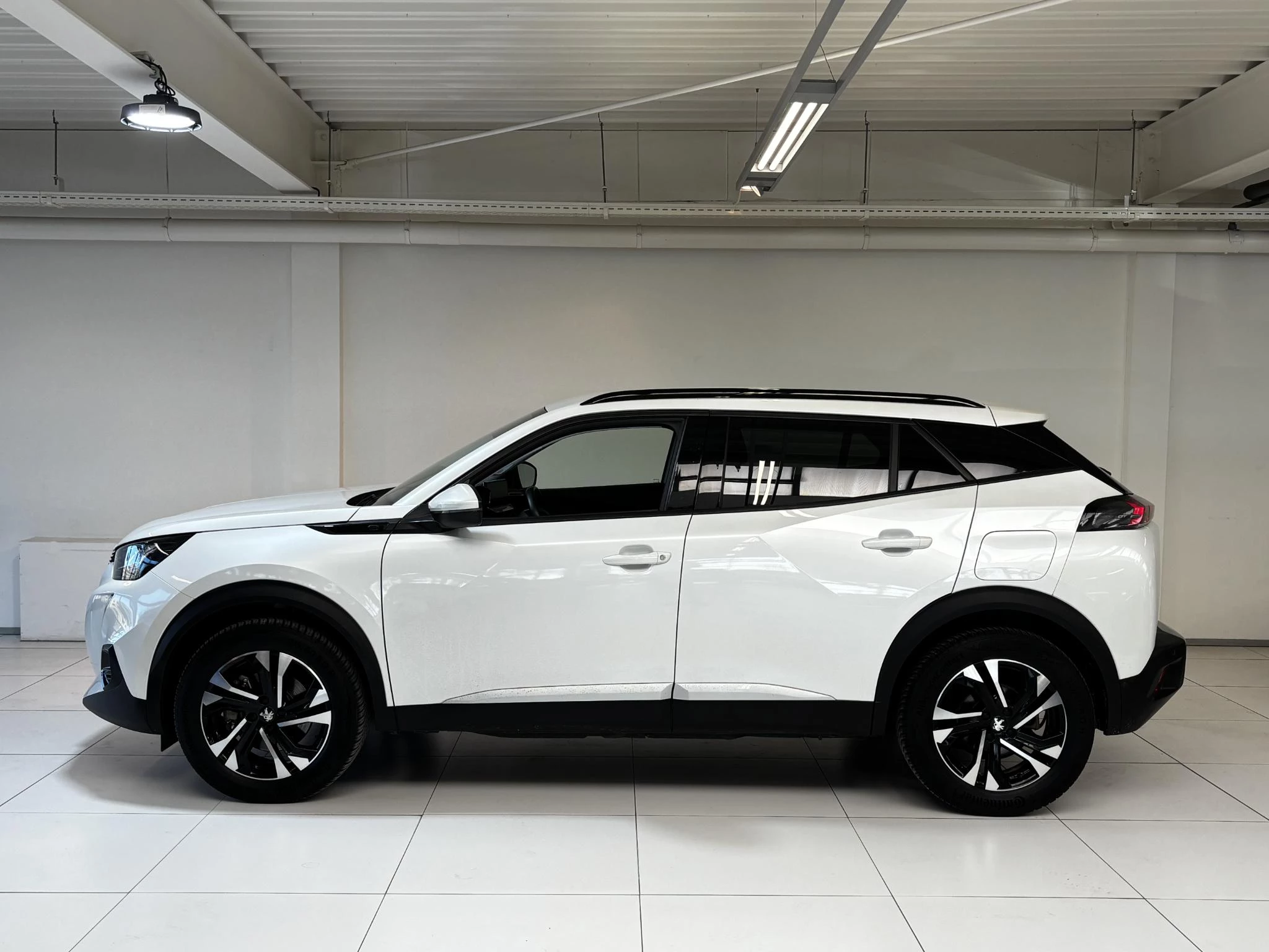 Hoofdafbeelding Peugeot e-2008