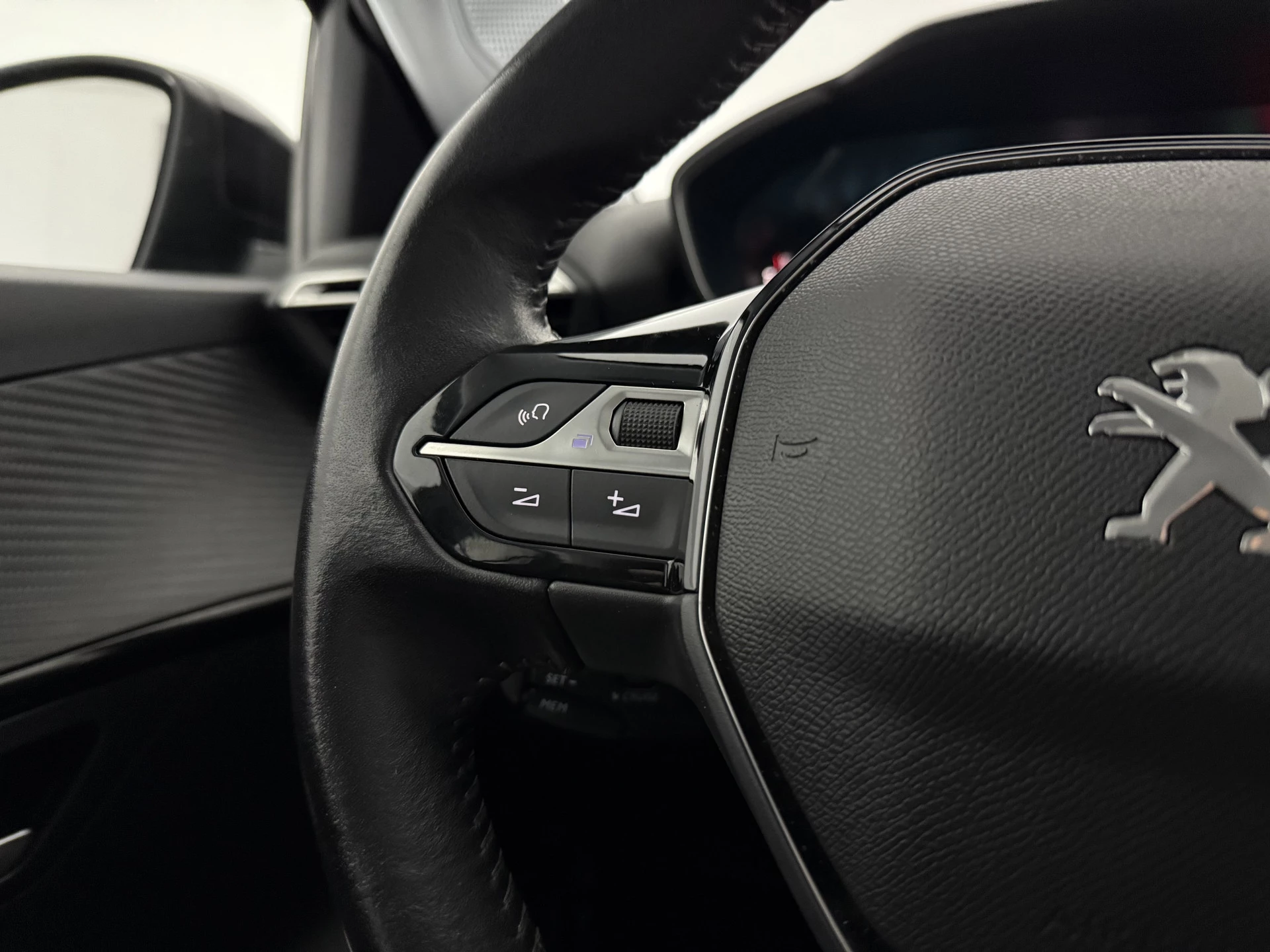 Hoofdafbeelding Peugeot e-208