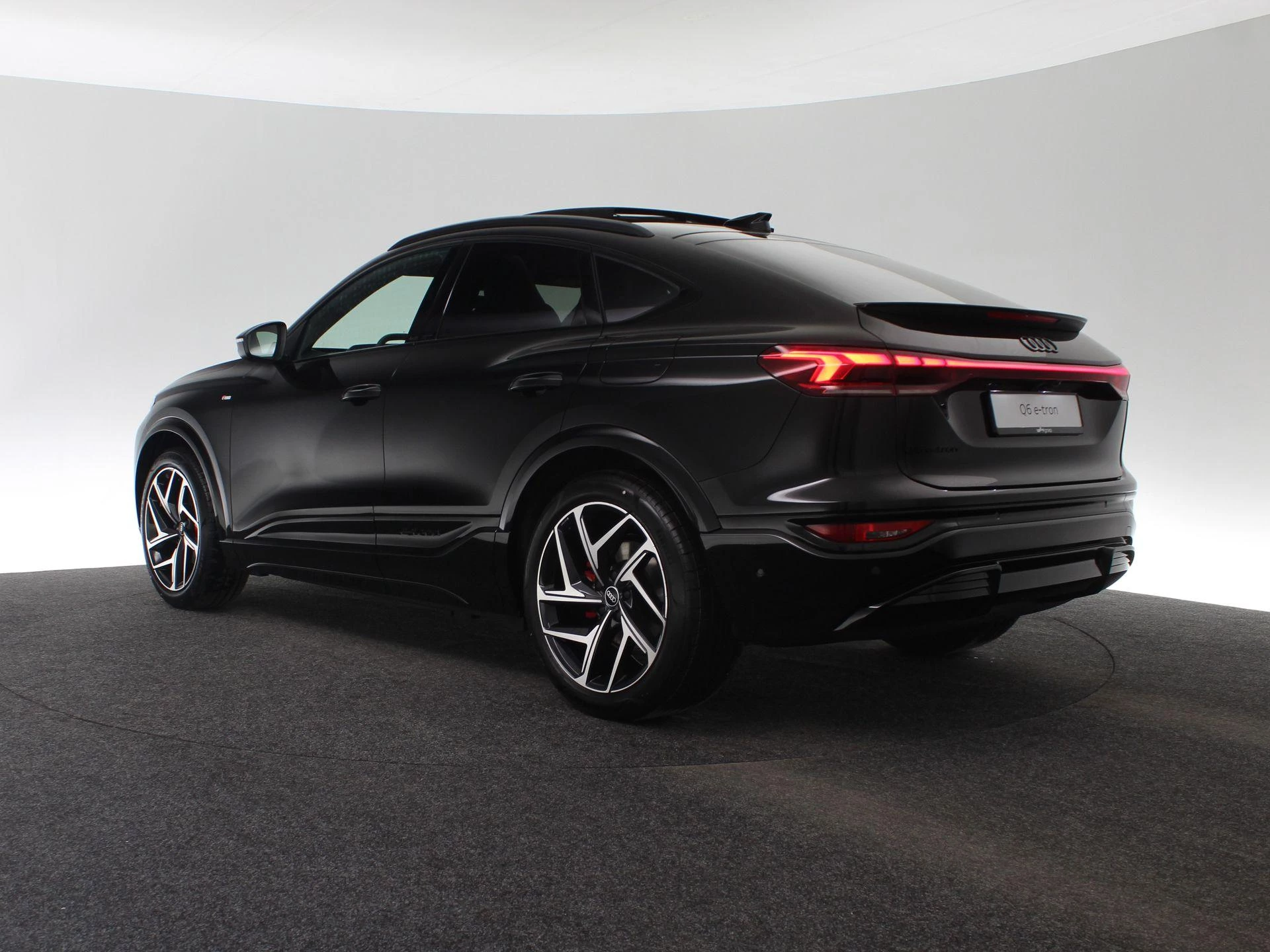 Hoofdafbeelding Audi Q6 e-tron