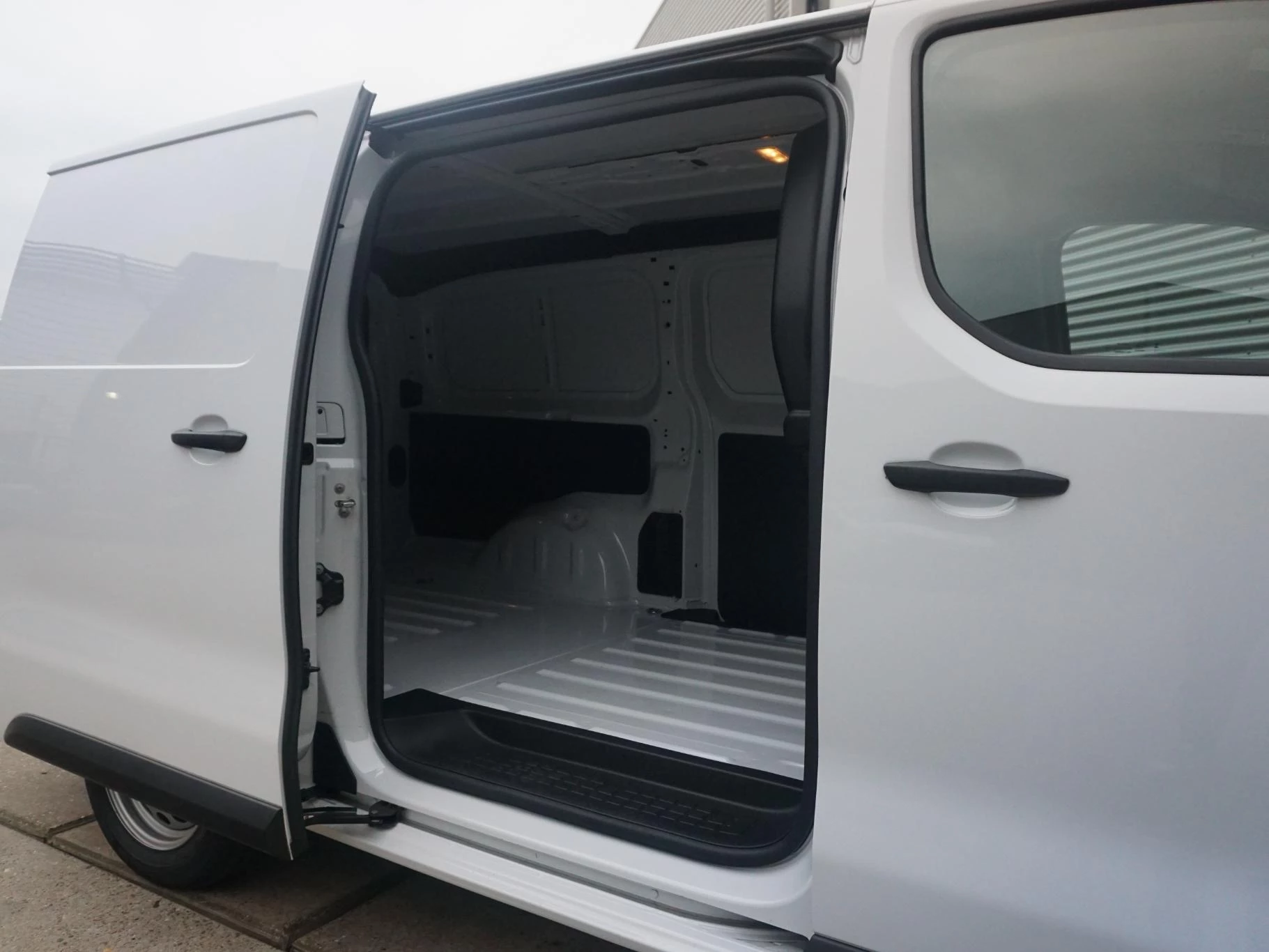 Hoofdafbeelding Peugeot e-Expert