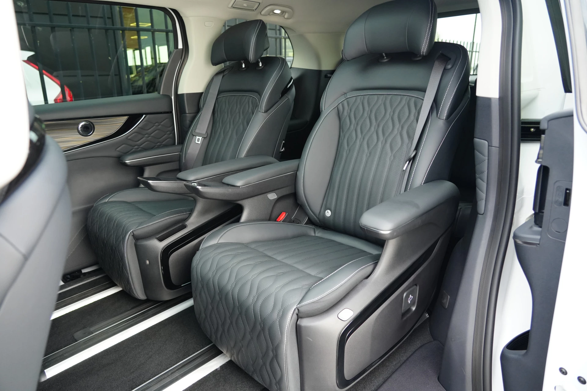 Hoofdafbeelding DFSK Forthing 9