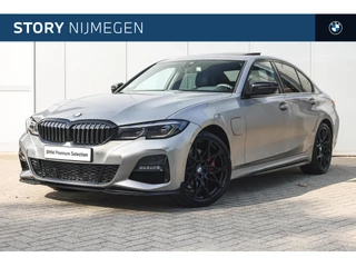 BMW 3 Serie 320e High Executive M Sport Automaat / Schuif-kanteldak / Laserlight / Sportstoelen / Achteruitrijcamera / Head-Up / Live Cockpit Professional / Stuurverwarming