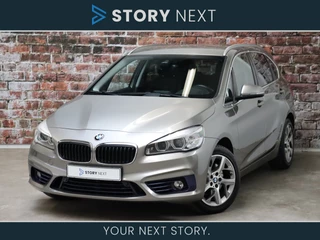 BMW 2 Serie Active Tourer 220i Executive Sport Line Automaat / Trekhaak / Stoelverwarming / Parkeersensoren voor+achter / Extra Getint Glas / Chrome Line / LED / Cruise Control / Bluetooth / Climate Control / 17 Inch