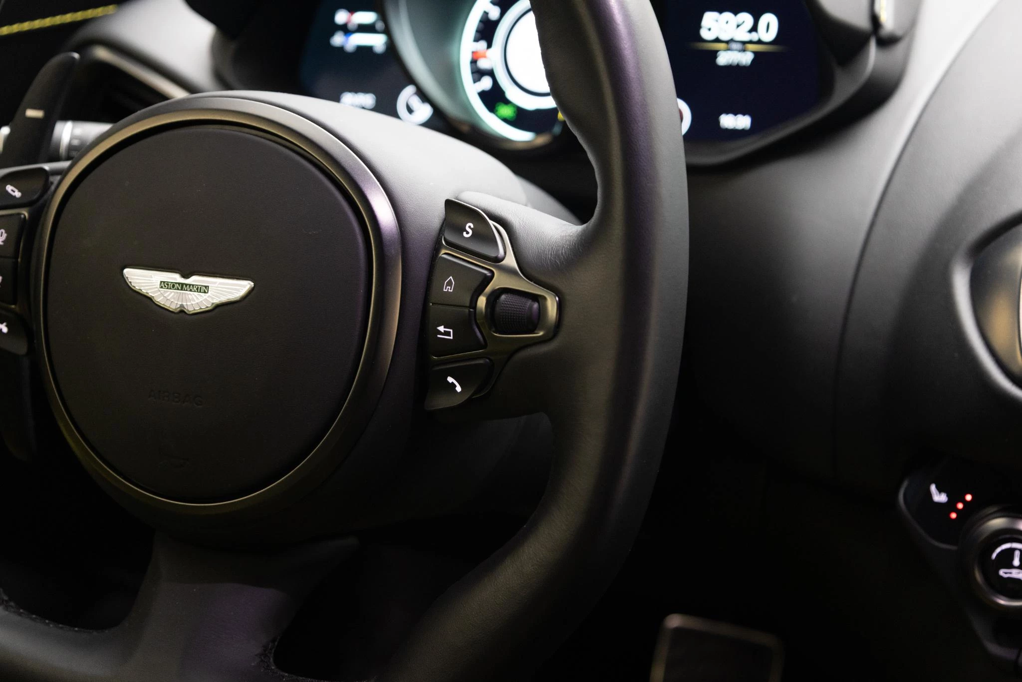 Hoofdafbeelding Aston Martin V8 Vantage