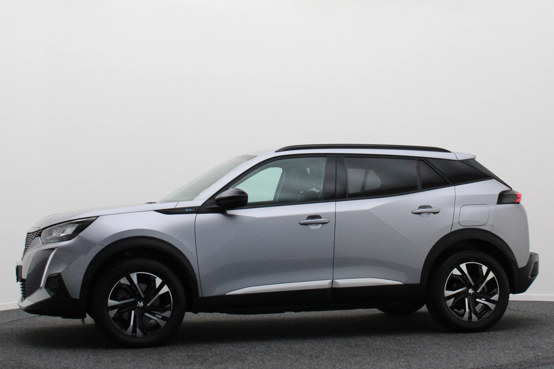 Hoofdafbeelding Peugeot e-2008