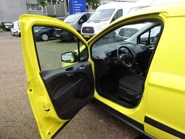 Hoofdafbeelding Ford Transit Courier