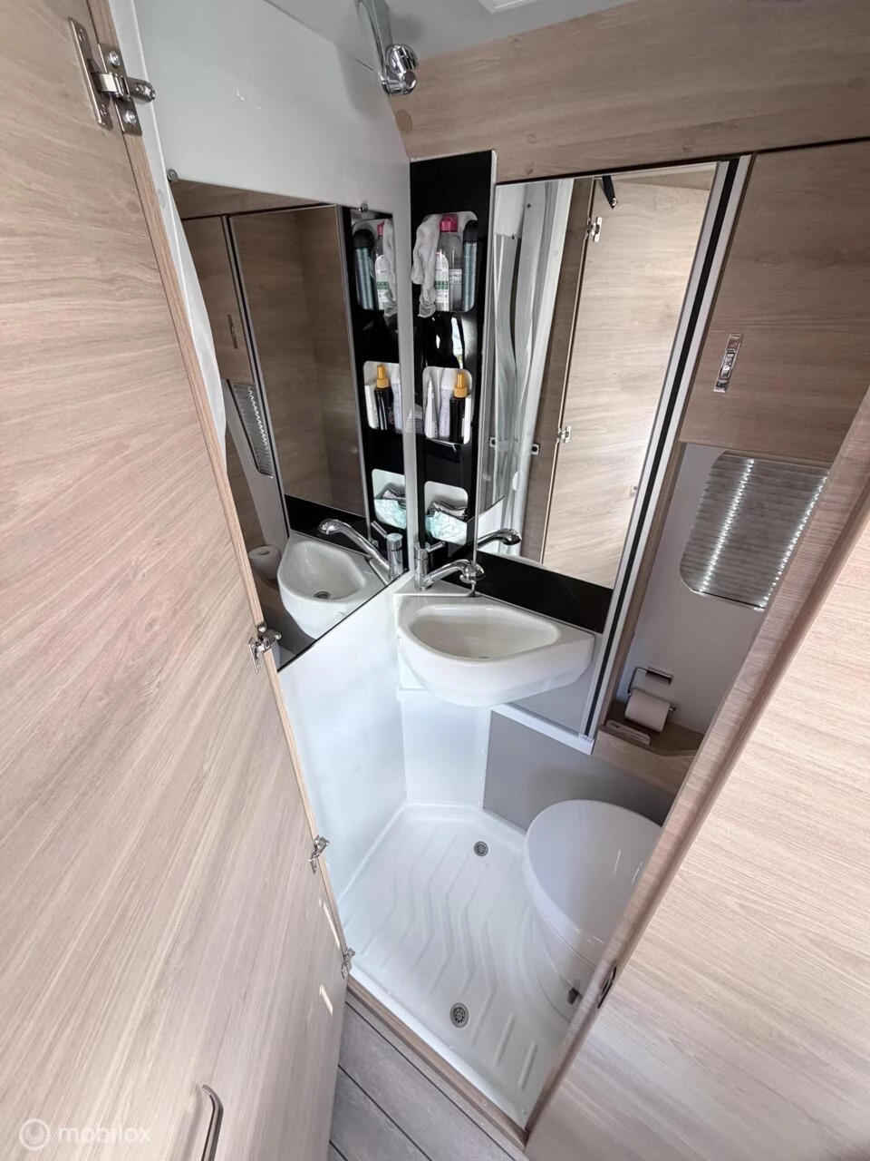 Hoofdafbeelding Knaus TGE 3.180