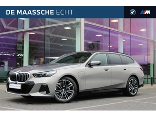 BMW 5 Serie Touring 530e M Sport M Sport Automaat / Panoramadak / Trekhaak / Achteruitrijcamera / Adaptieve LED / Parking Assistant / Stoelverwarming